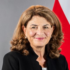 Official portrait of Dame Diana Johnson