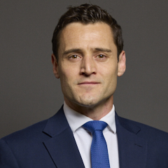 Official portrait of Dr Luke Evans