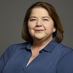 Official portrait of Ms Julie Minns