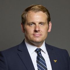 Official portrait of Luke Taylor