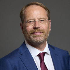 Official portrait of Andy MacNae