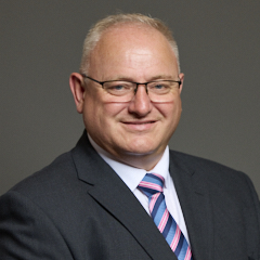 Official portrait of Ian Roome
