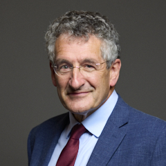 Official portrait of Dr Peter Prinsley