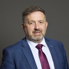Official portrait of Robin Swann