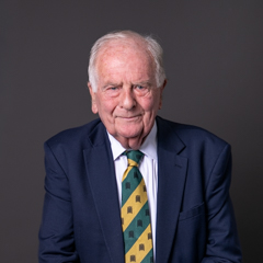 Official portrait of Sir Roger Gale